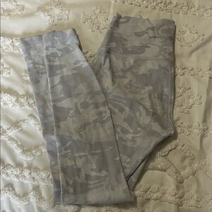 Lululemon Gray Camouflage Leggings size  8 in good condition. 29” inseam.